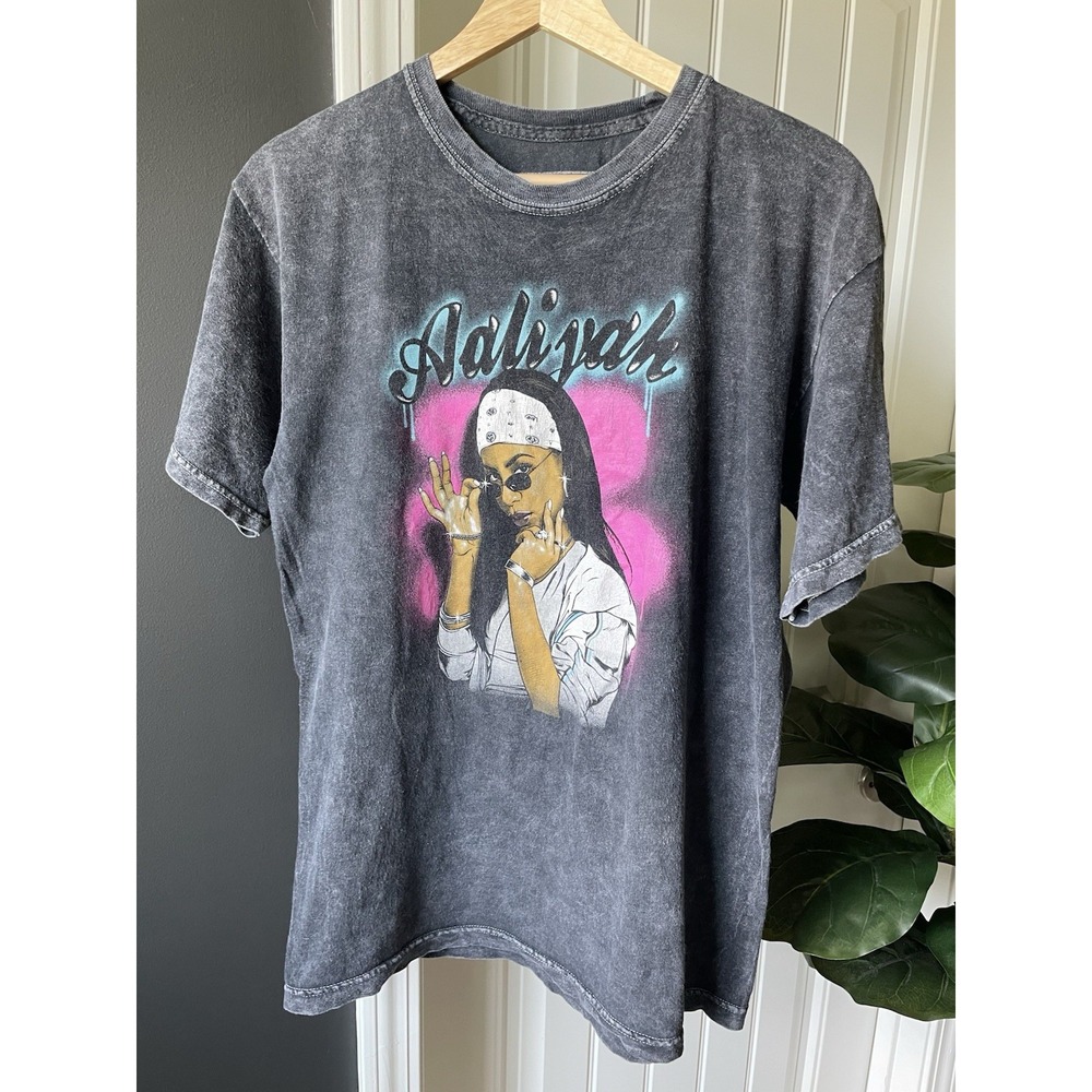Official Aaliyah Mineral Wash Graffiti T-Shirt Gray Pink S/S Unisex Men's XL